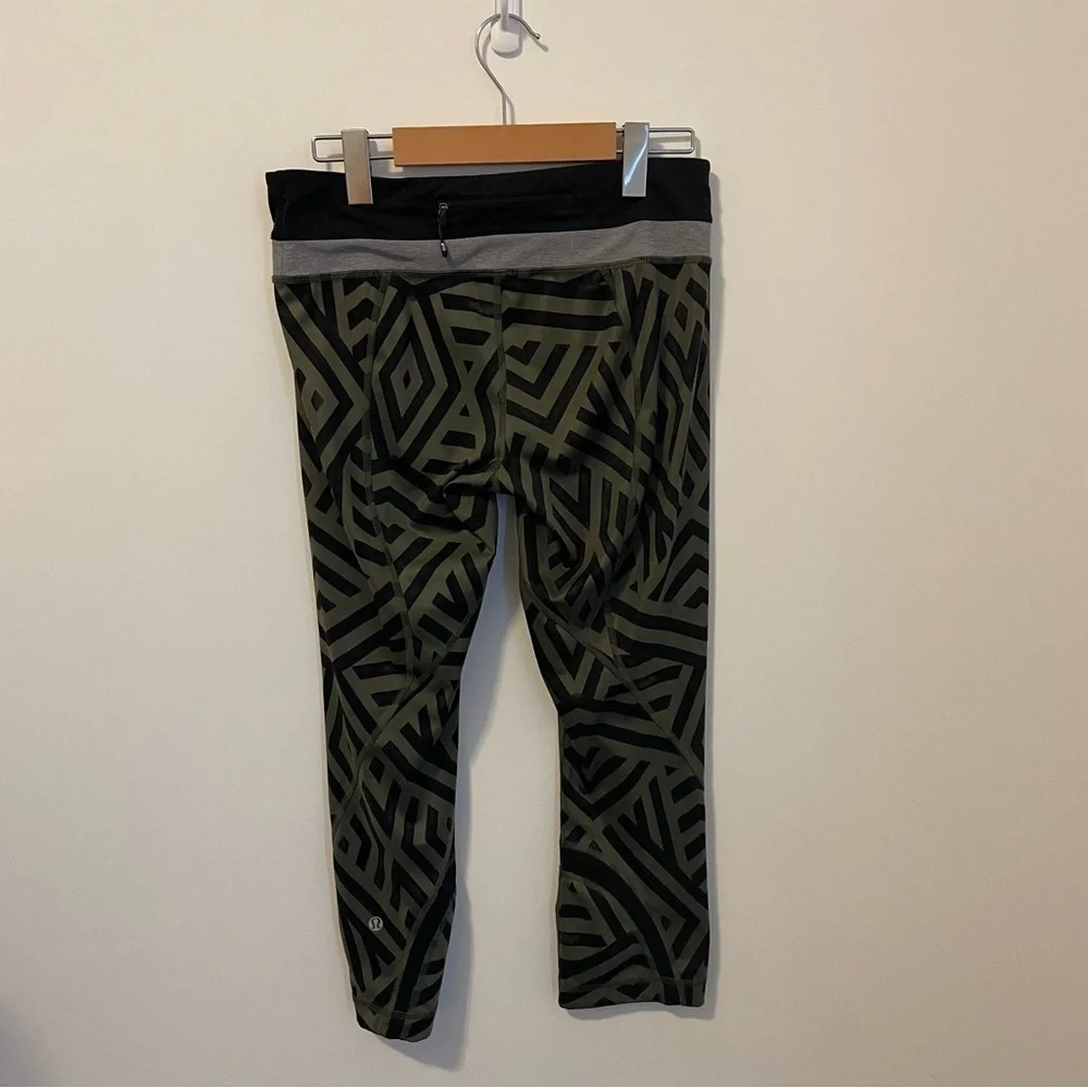 Lululemon Cropped Leggings Green and Black Size 6 - Picture 3 of 9